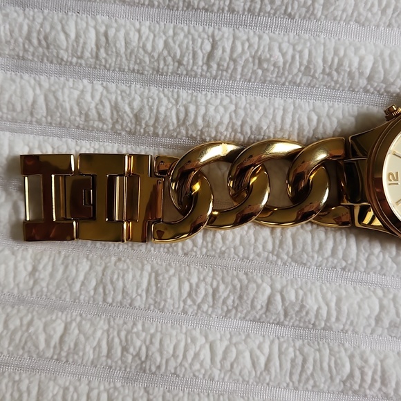 Michael Kors Gold tone Watch - BNWT - Picture 7 of 9